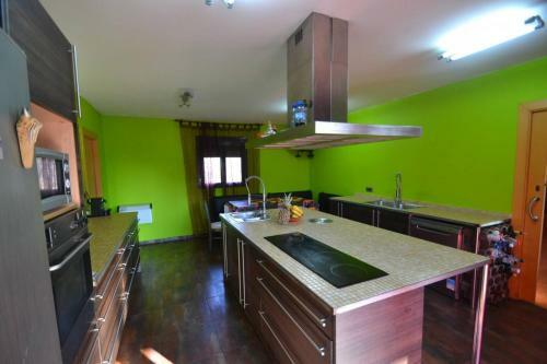 Villa de Tres Casas Con Padel Y Piscina