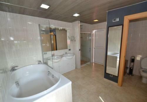 Villa de Tres Casas Con Padel Y Piscina