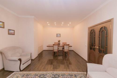 Diplomat Apartment On Sarayshyq St 34
