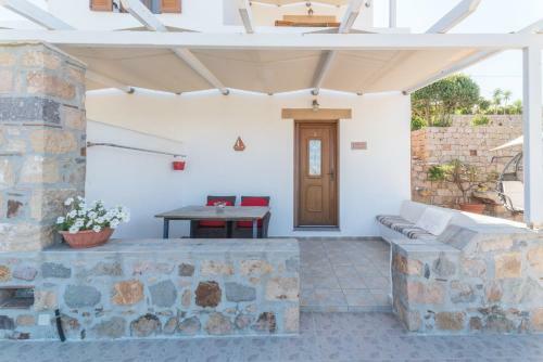 Hostal Alykes Studios
