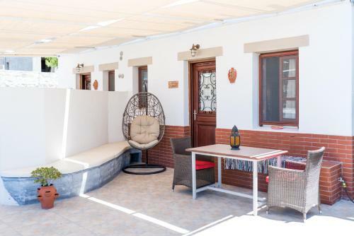 Hostal Alykes Studios