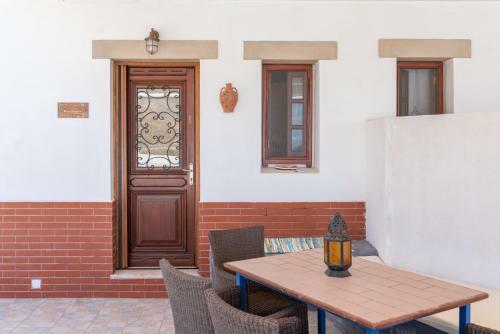 Hostal Alykes Studios