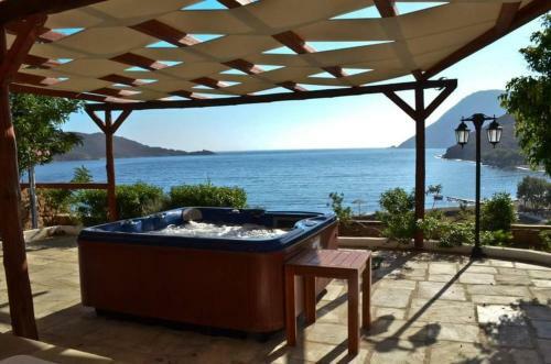 Hostal Alykes Studios