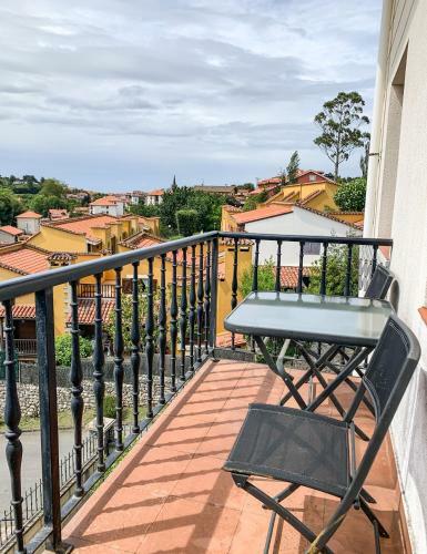 Acogedor Apartamento Con Terraza Y Parking Publico En Comillas