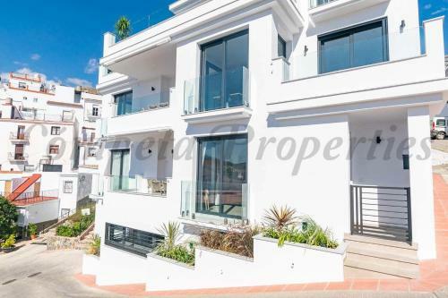 Modern Apartment In C�mpeta