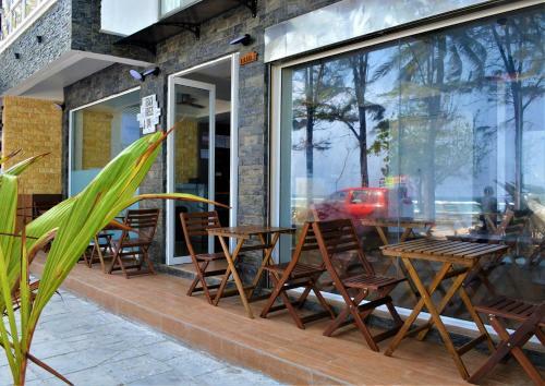 Hostal Beach Breeze And Spa