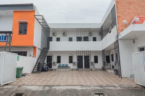 Hotel Reddoorz At Sani Guest House