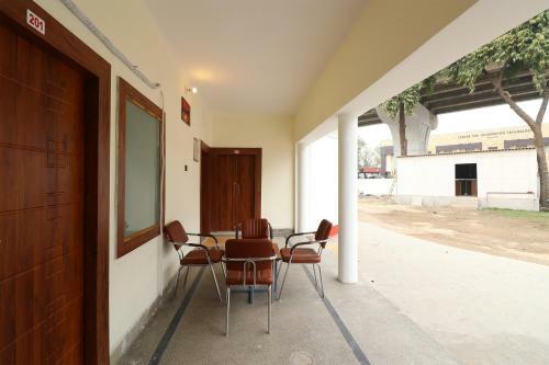 Hotel Oyo 28212 High Court View