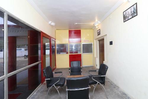 Hotel Oyo 28212 High Court View
