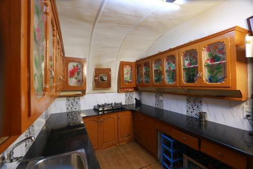 Pmc Houseboat
