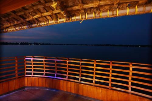 Pmc Houseboat