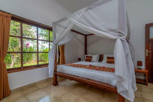 Villa Agus Mas - Serene & Calm Beachfront Villa!
