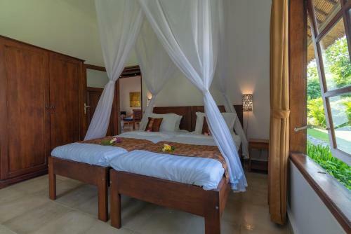 Villa Agus Mas - Serene & Calm Beachfront Villa!