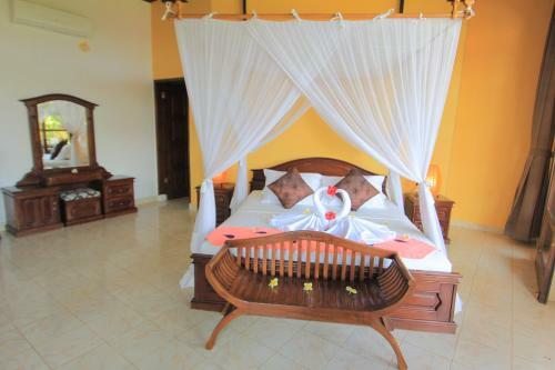 Ocean Beachfront Villa Dini