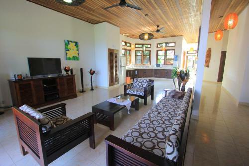 Ocean Beachfront Villa Dini