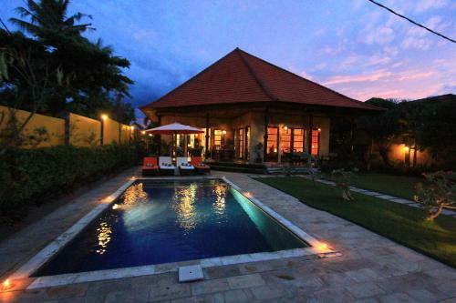Ocean Beachfront Villa Dini