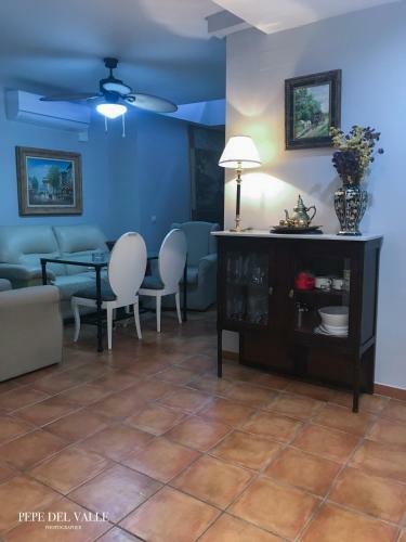 Hostal Los Patios ? El Carmen?