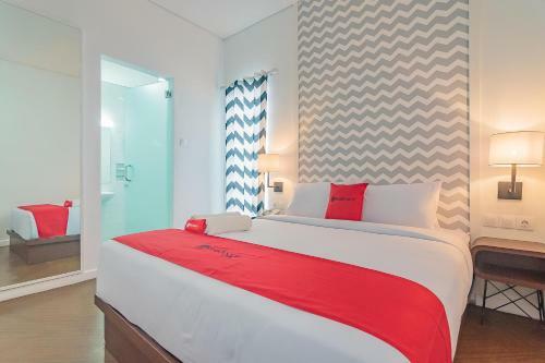 Reddoorz Premium @ Hotel Hebat
