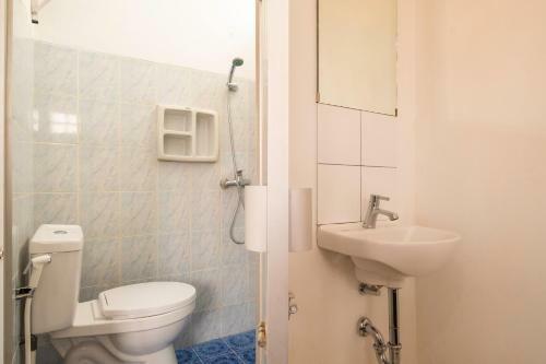 Hotel Vaccinated Staff - Oyo 2265 Bunga Bakung Residence
