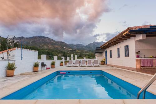Agroturismo Casa Rural "all�n Frente"