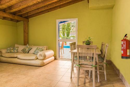 Agroturismo Casa Rural "all�n Frente"