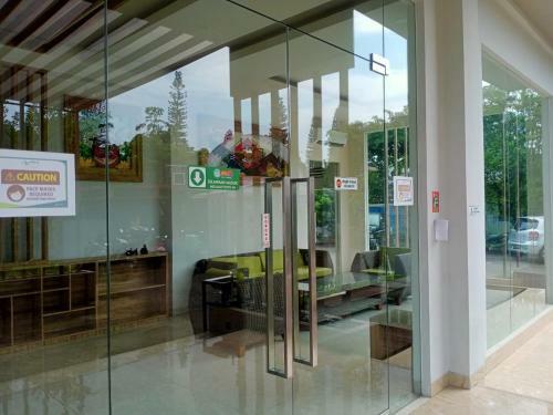 Oyo 90102 Edotel Hotel By Dbest Hospitality