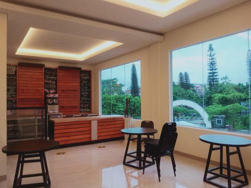 Oyo 90102 Edotel Hotel By Dbest Hospitality