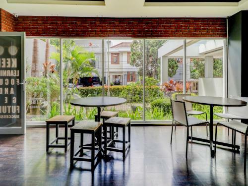 Hotel Oyo 90563 Socialite Dago Asri