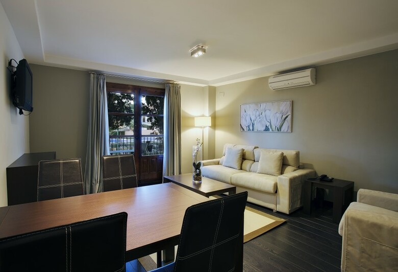 Apartamentos Pueblo Acantilado Suites