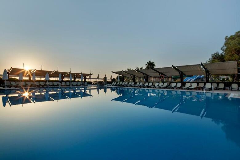 Hotel Crystal Flora Beach Resort