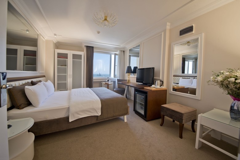 North Point Hotel