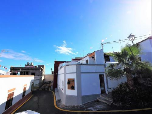 Beach House...el Gincho Garachico Three Minute Walk From El Gincho Beach.