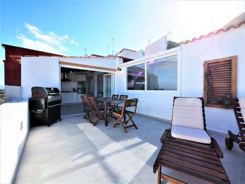 Beach House...el Gincho Garachico Three Minute Walk From El Gincho Beach.