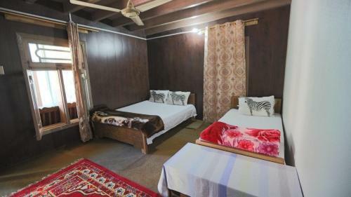Hotel Sarai-e-hunza Stay & Dine
