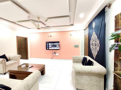 Luxury 2 Bedrooms Lounge Kitchen Apartments Flat E11 Islamabad