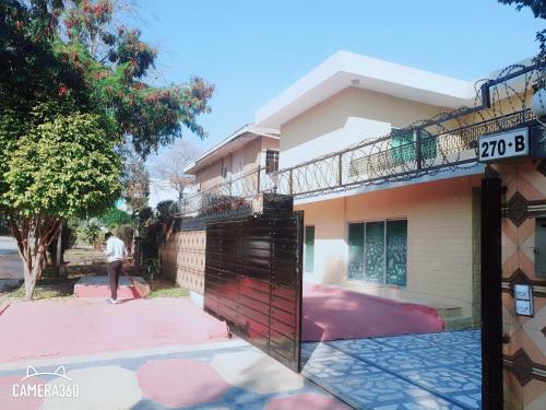 Hostal Royal Motel Guest House