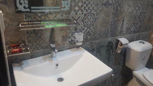 Hostal Awan Guest House E11/2