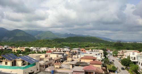 Stunning Hill View Apartment/ 2br/ Central City
