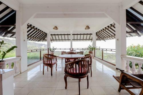 Adinda Beach Hotel And Villa