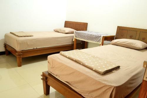 Hostal D'topadan Guest House
