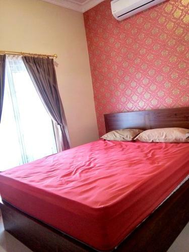 Hostal D'topadan Guest House