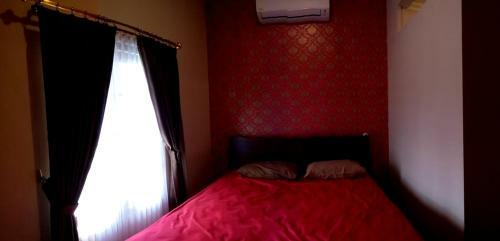 Hostal D'topadan Guest House