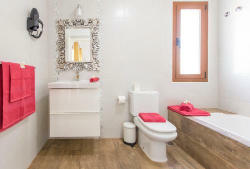 Villa Bella Lucia 3. Piscina Climatizada, Wifi, Bbq.