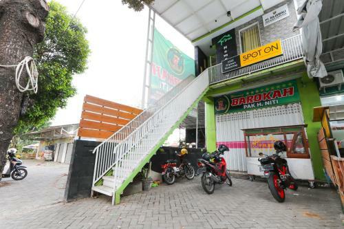 Hotel Spot On 2332 D'green Homestay