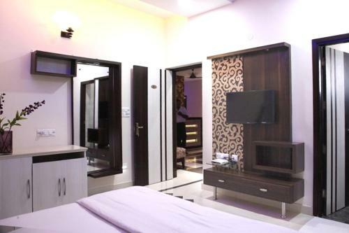 Hotel C M Plaza