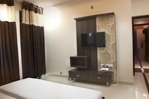 Hotel C M Plaza