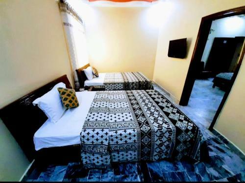 Hostal Galaxy Inn Hotel Near Millennium