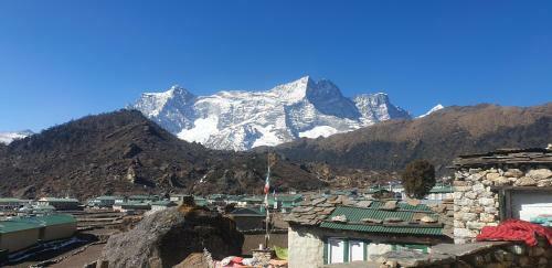 Sherpas Home In Himalaya