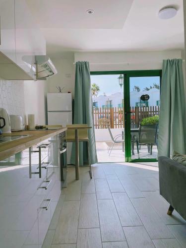 Apartamento Sea Breeze Residencial San Valentin