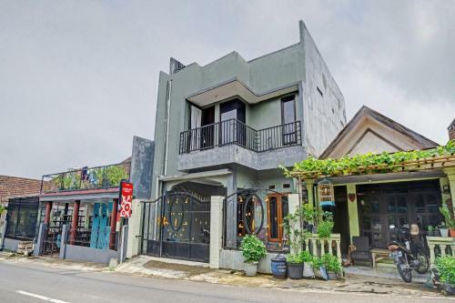 Hotel Oyo 90737 Losmen Aini Syariah